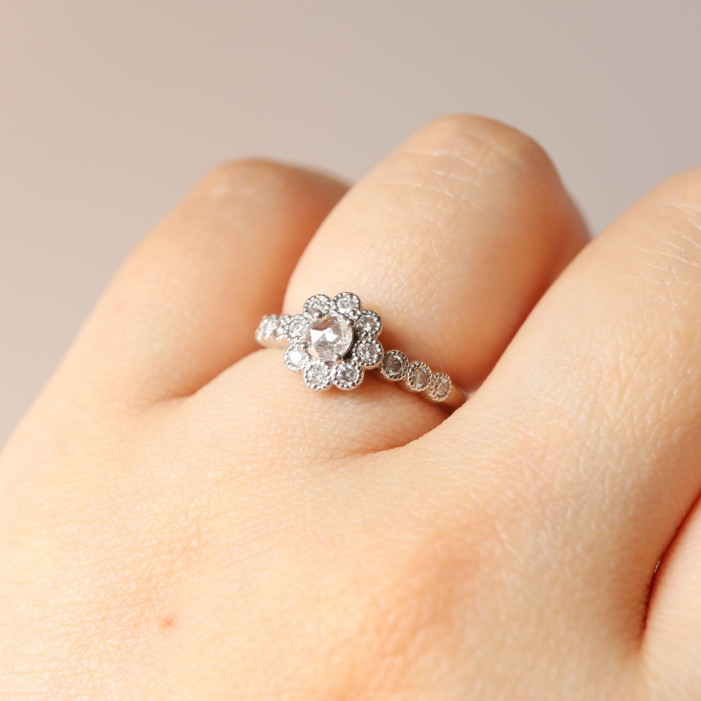 Pt950 Rose Cut Diamond Daisy Ring