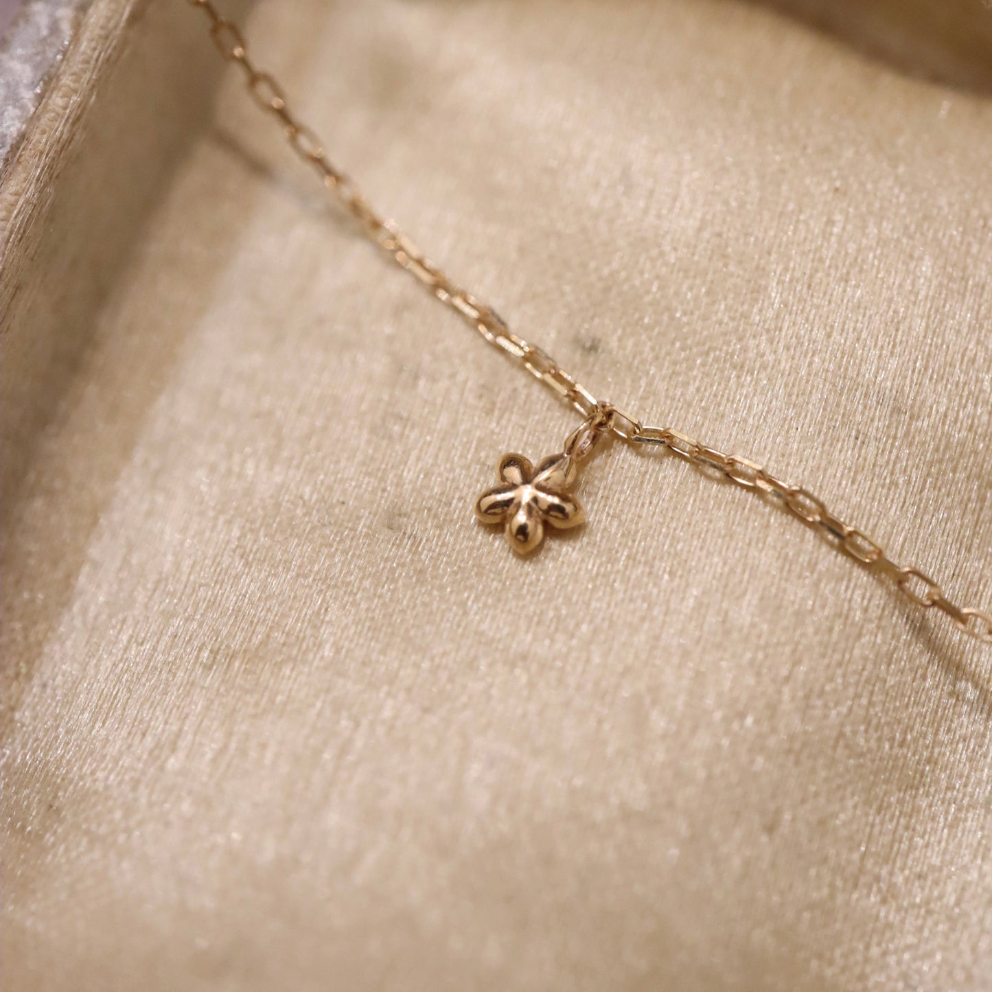 10K Dainty Diamond Floral Bracelet