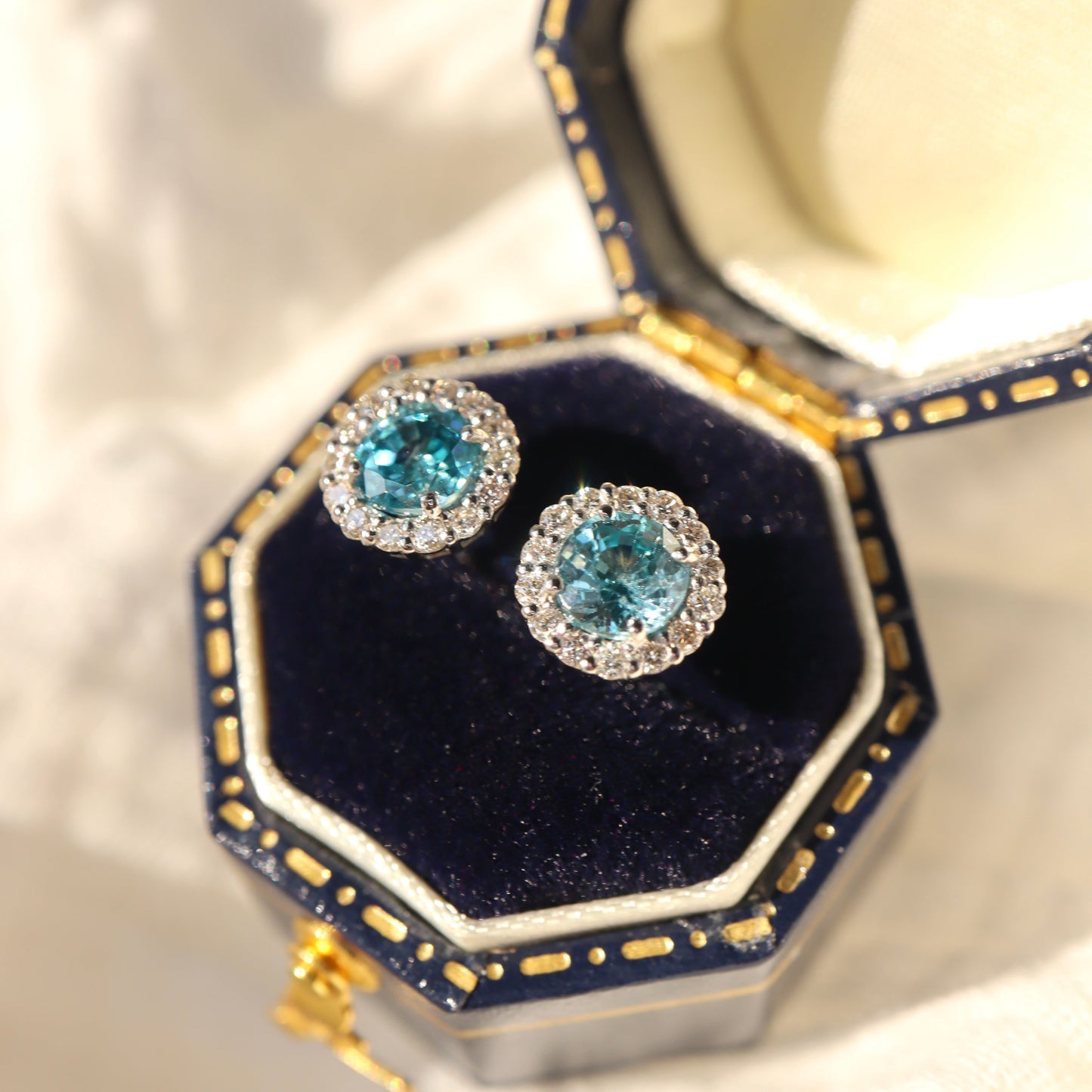 Pt900 Natural Zircon and Diamond Earrings