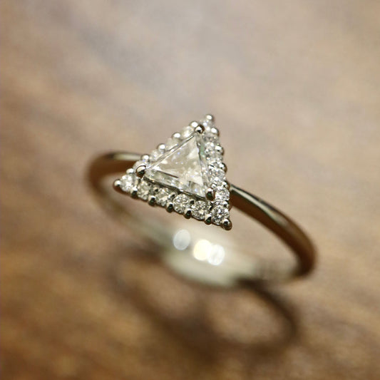 Pt900 Trillion Diamond Ring