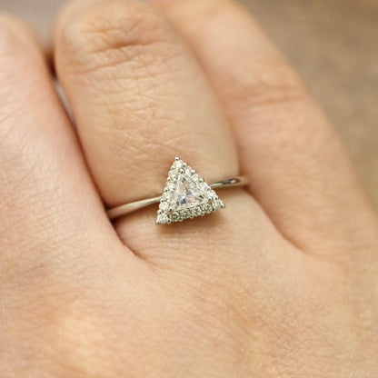 Pt900 Trillion Diamond Ring