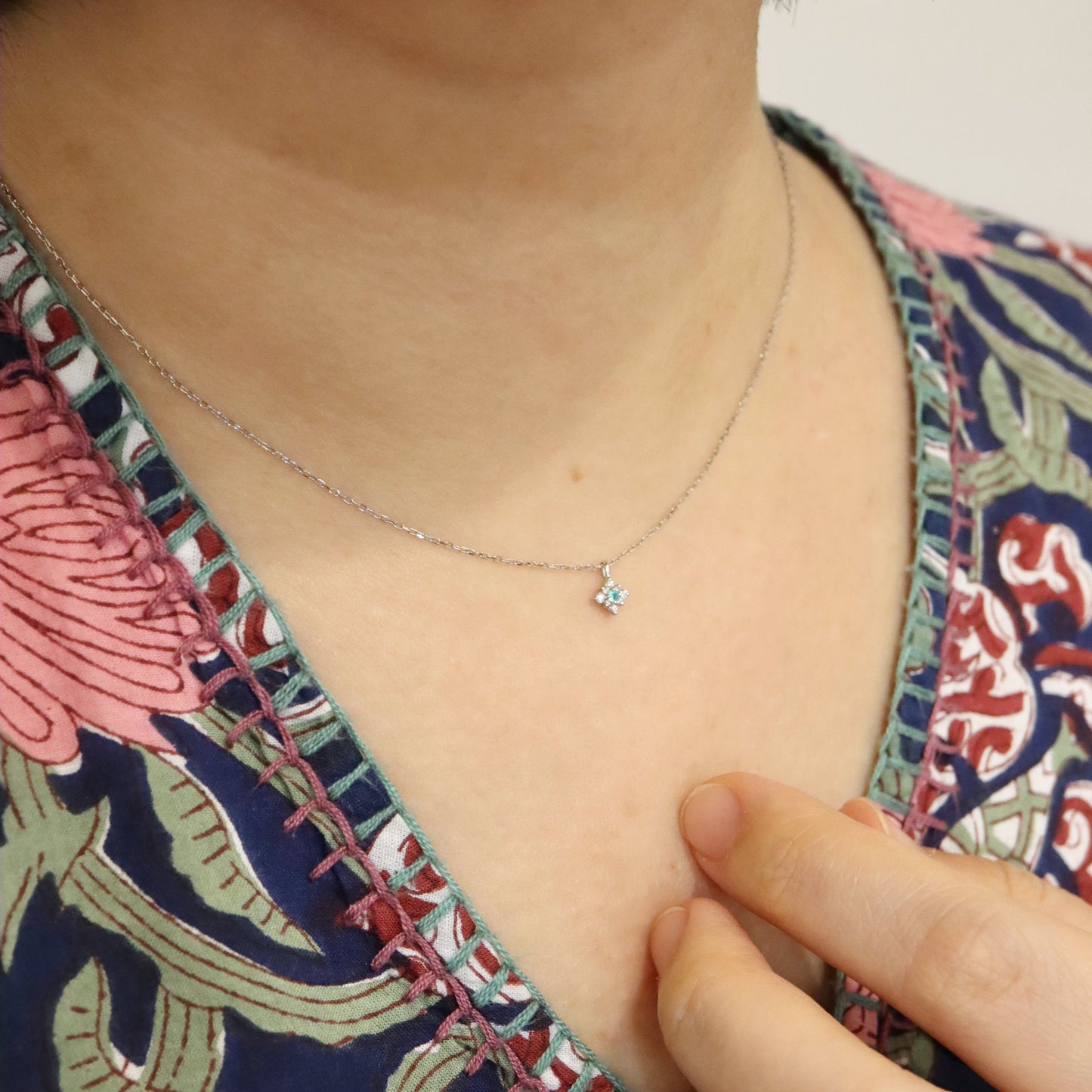 Pt950 Paraiba Tourmaline and Diamond Necklace
