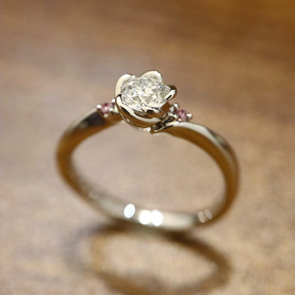 Pt950 Petal Setting Diamond Ring