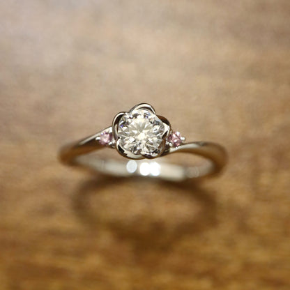 Pt950 Petal Setting Diamond Ring